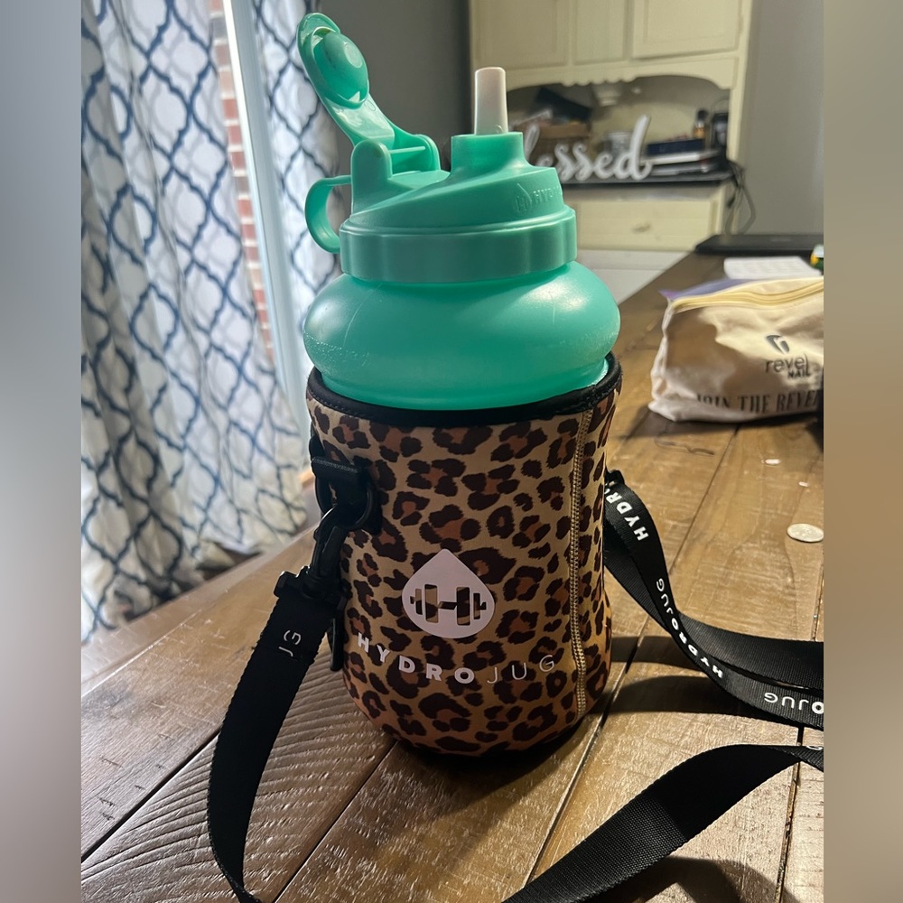 Hydrojug with sleeve